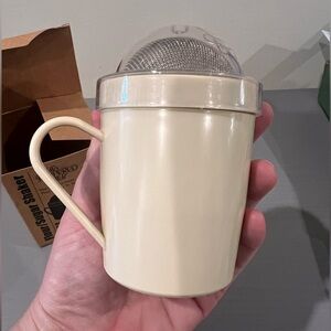 Pampered Chef Flour/Sugar Shaker